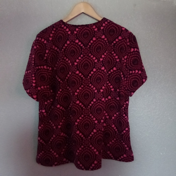 GT performance scrub top ( box  AJ ) - Picture 3 of 3